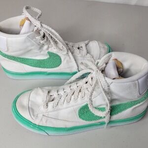 Womens Nike Blazer Mid 77 Chenille Swoosh , Green Fade Tennis Shoes